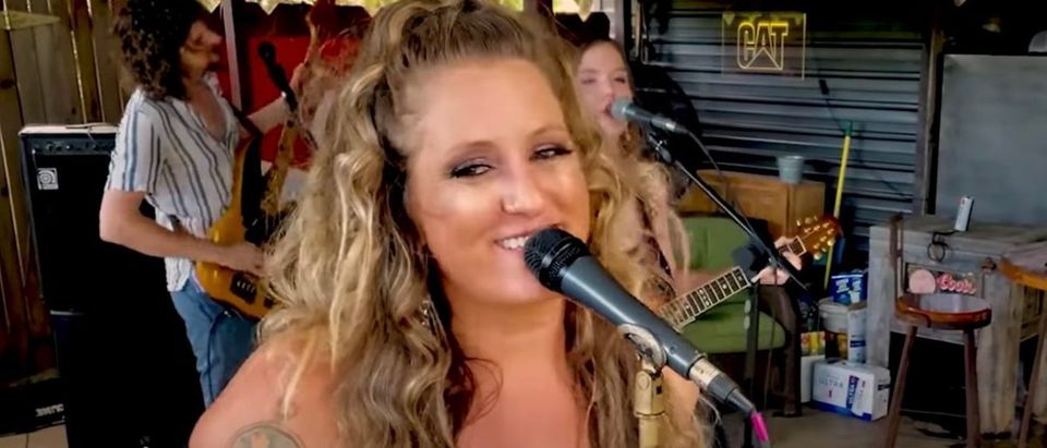 Rising Country Star Taylor Dee Killed At 33 In Car Crash The Daily Caller