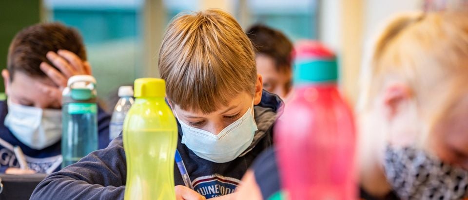 Children Should Not Be Forced To Wear Masks Due To CO2 Levels, New Study Suggests
