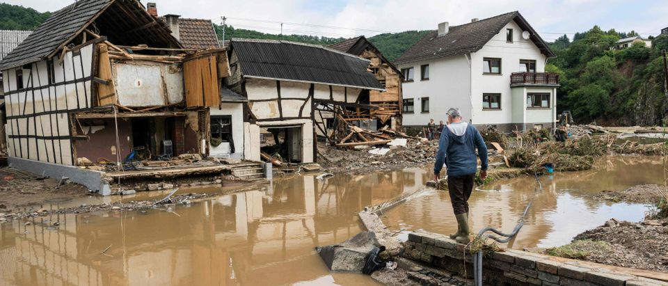 TOPSHOT-GERMANY-WEATHER-FLOODS