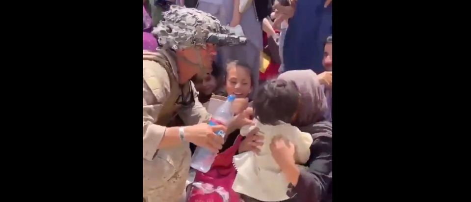 A US Marine appears to give thirsty Afghan children water [Twitter:Screenshot:Daniel Newman]
