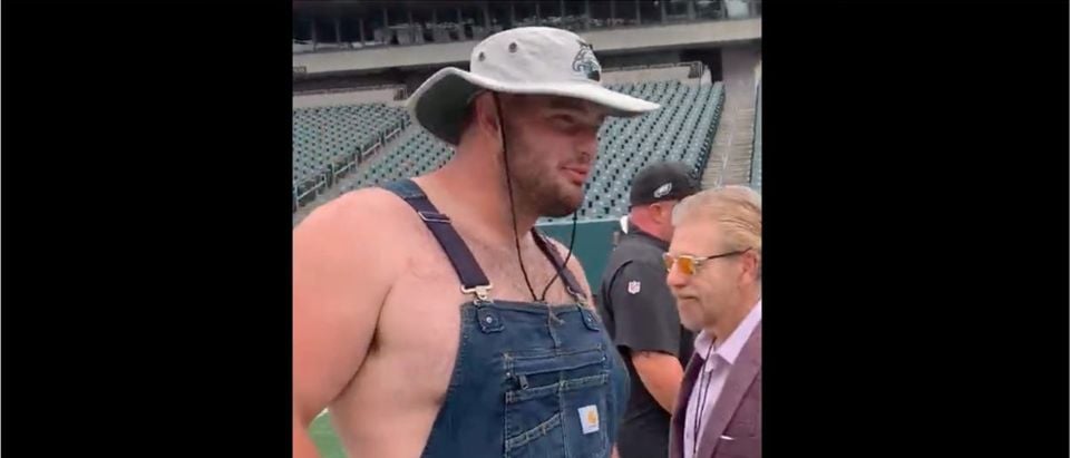 Landon Dickerson Shows Up To The Eagles/Patriots Preseason Game Wearing  Overalls