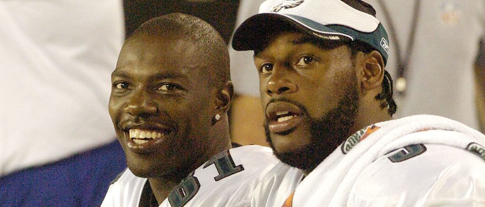 Philadelphia Eagles wide receiver Terrell Owens (L) and Philadelphia quarterback Donovan McNabb watch the big screen during the fourth quarter against the New York Giants, in Philadelphia, September 12, 2004. McNabb and Owens connected for three touchdown passes in the Eagles 31-17 win over the Giants. REUTERS/Tim Shaffer TMS