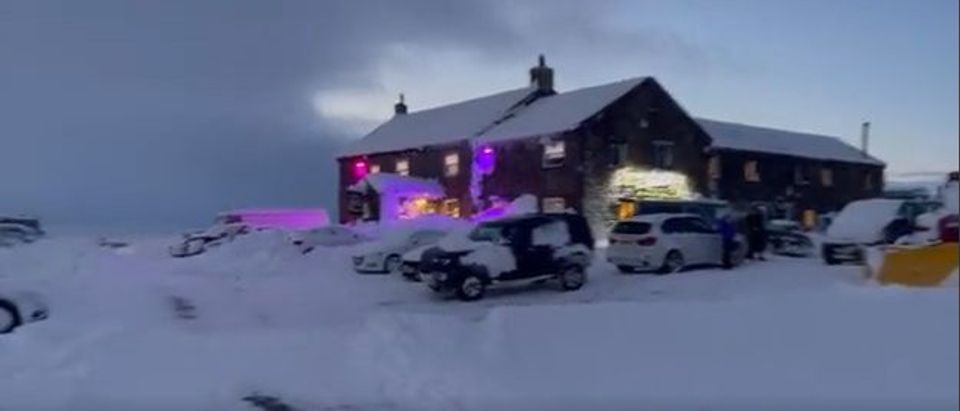 Guests at a pub in Yorkshire, England have been snowed in for several days [Twitter Screenshot Thomas Beresford]