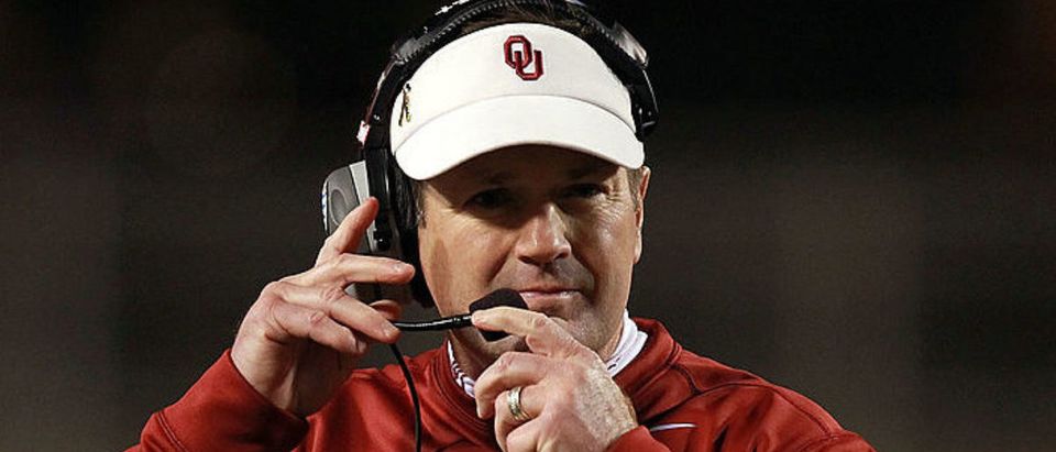 STILLWATER, OK - DECEMBER 03: Head coach Bob Stoops during play against the Oklahoma State Cowboys at Boone Pickens Stadium on December 3, 2011 in Stillwater, Oklahoma. (Photo by Ronald Martinez/Getty Images)