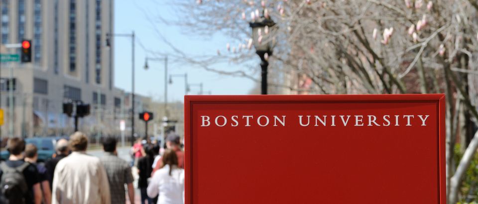 Boston,University,Sign,And,Crowd,Of,Students,Walking,By,In