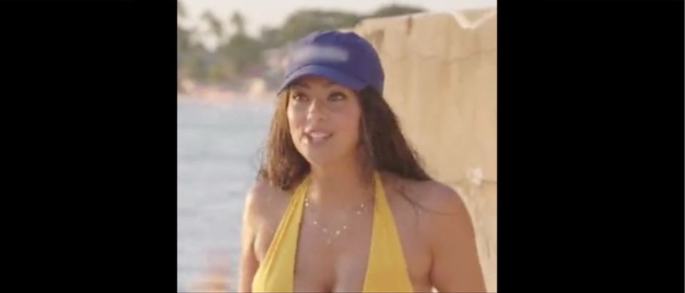 Jared Goff's girlfriend reacts to Lions first win while on bikini shoot