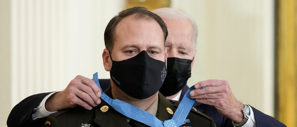 WASHINGTON, DC - DECEMBER 16: U.S. President Joe Biden awards the Medal of Honor to Army Master Sgt. Earl Plumlee in the East Room of the White House December 16, 2021 in Washington, DC. Plumlee, an Army Green Beret, is receiving the medal for his efforts to repel a suicide attack by Taliban fighters at Forward Operating Base Ghazni in Afghanistan in August 2013. (Photo by Drew Angerer/Getty Images)