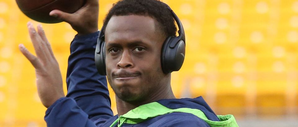 Oct 17, 2021; Pittsburgh, Pennsylvania, USA; Seattle Seahawks quarterback Geno Smith (7) warms up before the game against the Pittsburgh Steelers at Heinz Field. Mandatory Credit: Charles LeClaire-USA TODAY Sports via Reuters