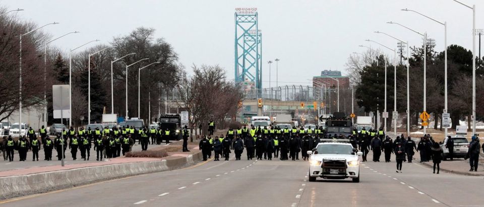 US-Canada Bridge Opens After Dozens Of Arrests Of 'Freedom Convoy' Truckers