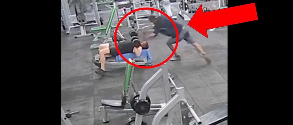 Weight Plate Attack (Credit: Screenshot/Daily Mail Video https://www.dailymail.co.uk/news/article-10634025/Darwin-man-jailed-dropping-20-kilogram-weight-gym-goers-head.html#v-5126720666321010526)