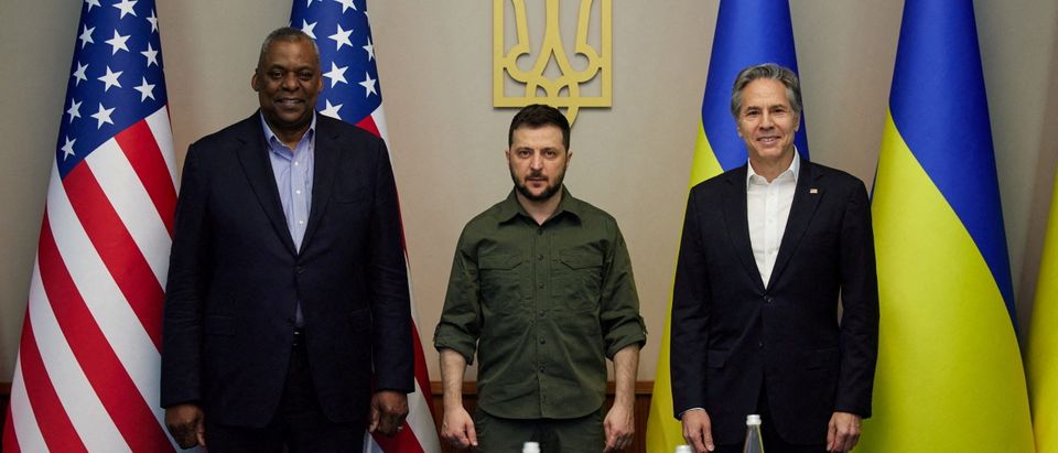 Ukraine's President Volodymyr Zelenskiy poses for a picture with U.S. Secretary of State Antony Blinken and U.S. Defense Secretary Lloyd Austin before a meeting, as Russia's attack on Ukraine continues, in Kyiv, Ukraine April 24, 2022. Ukrainian Presidential Press Service/Handout via REUTERS ATTENTION EDITORS - THIS IMAGE HAS BEEN SUPPLIED BY A THIRD PARTY. TPX IMAGES OF THE DAY