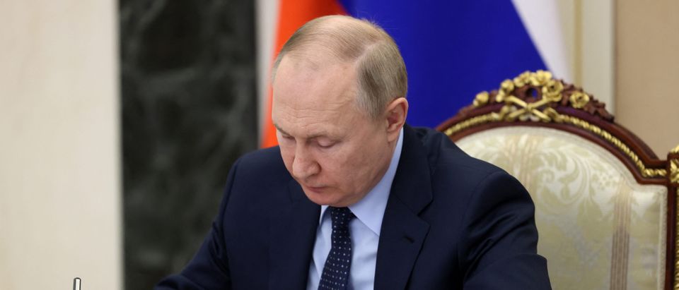 Russian President Vladimir Putin chairs a meeting with officials on fighting wildfires, via video link in Moscow, Russia May 10, 2022. Sputnik/Mikhail Metzel/Pool via REUTERS ATTENTION EDITORS - THIS IMAGE WAS PROVIDED BY A THIRD PARTY.
