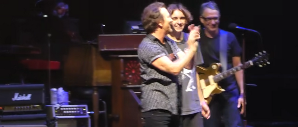 Pearl Jam invites teen to the stage to perform