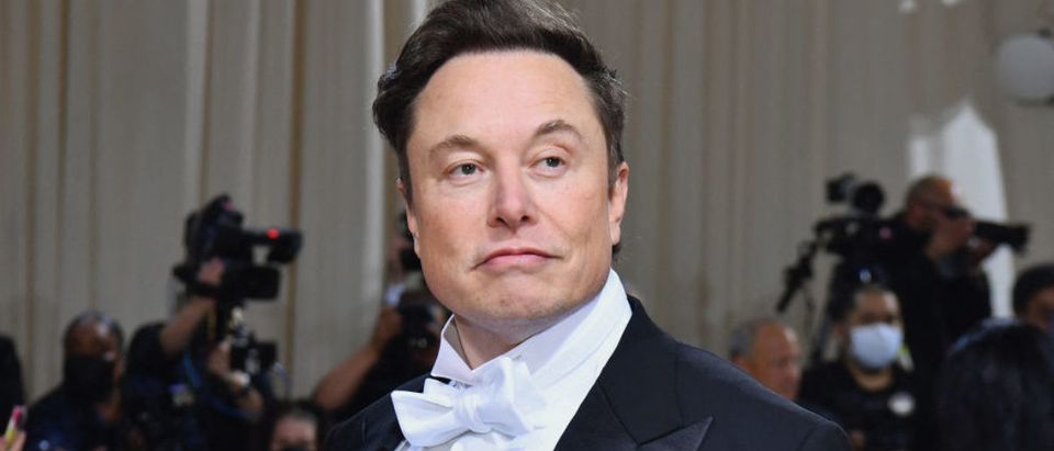 Elon Musk arrives for the 2022 Met Gala at the Metropolitan Museum of Art on May 2, 2022, in New York. - The Gala raises money for the Metropolitan Museum of Art's Costume Institute. The Gala's 2022 theme is "In America: An Anthology of Fashion". (Photo by ANGELA WEISS/AFP via Getty Images)