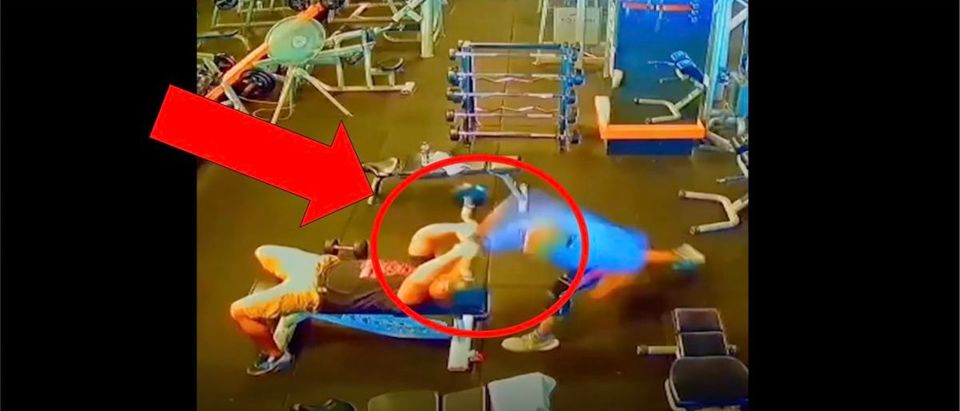 Weight Room Attack (Credit: Screenshot/TMZ Video https://www.tmz.com/2022/05/18/man-sucker-punched-in-eye-in-wild-altercation-over-gym-equipment/)