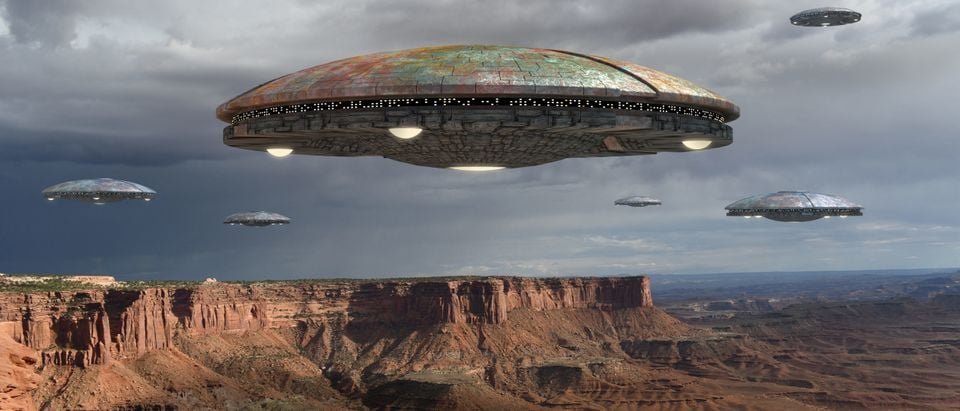 Alien,Spaceship,Fleet,Above,The,Grand,Canyon,,In,Canyonlands,,Utah,