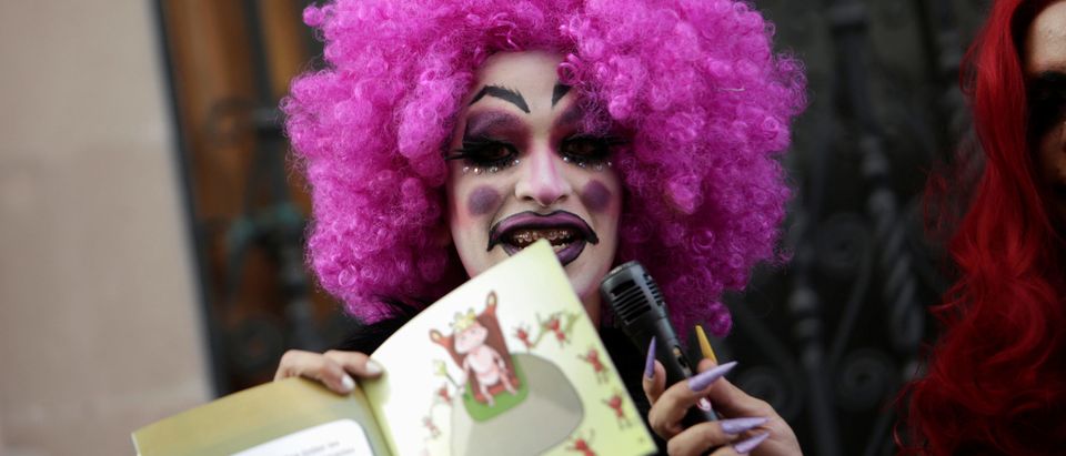 drag shows a book