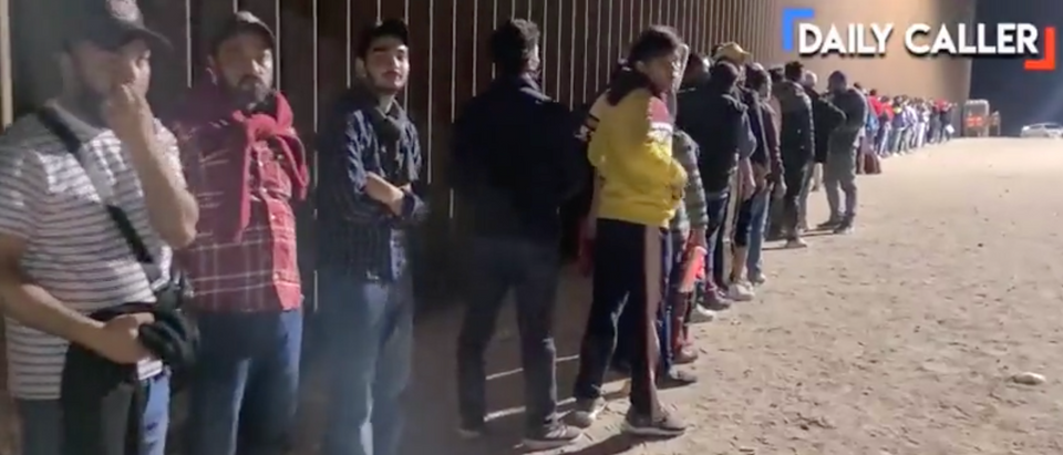 Illegal migrants swarm southern border in Yuma [Twitter Screenshot Jorge Ventura]