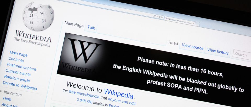 The online encyclopedia Wikipedia is vie