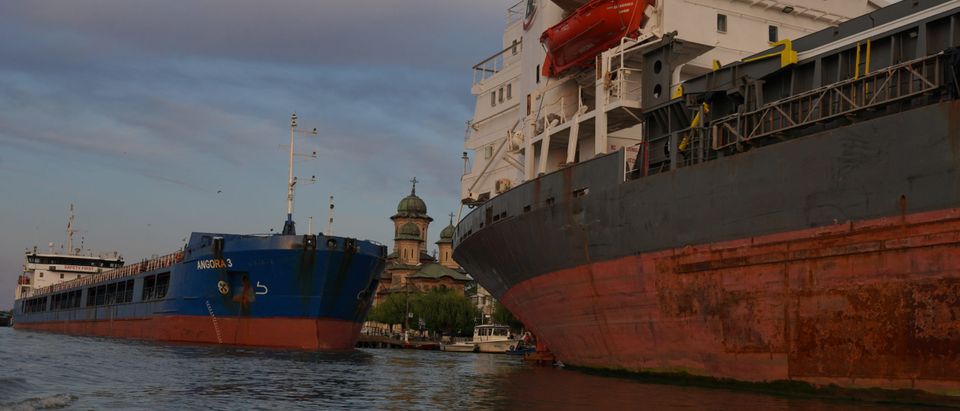 Sulina Canal's Cargo Traffic Hinders Swift Ukrainian Grain Export