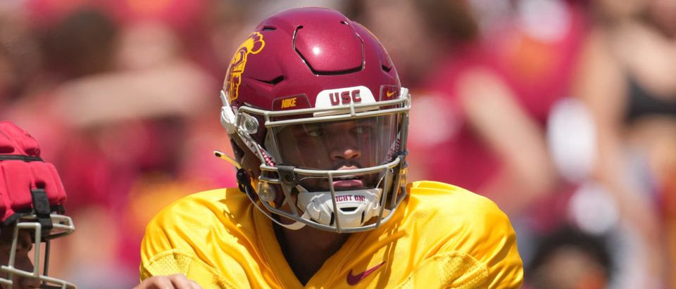 Apr 23, 2022; Los Angeles, CA, USA; Southern California Trojans quarterback Caleb Williams (13) hands off the ball to running back Travis Dye (26) during the spring game at the Los Angeles Memorial Coliseum. Mandatory Credit: Kirby Lee-USA TODAY Sports via Reuters