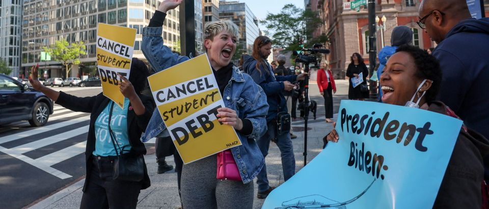 Activists call for the cancellation of student debt in Washington