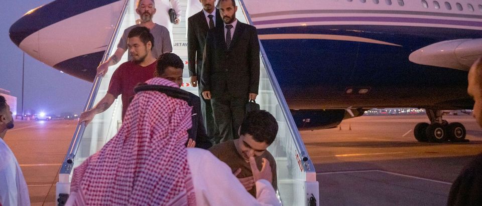 A plane carrying 10 prisoners of war (five British citizens, one Moroccan, one Swede, one Croat, and two Americans) are seen arriving, following successful mediation efforts by Saudi Arabia’s Crown Prince Mohammed bin Salman, from Russia to King Khalid I