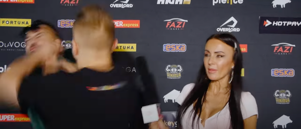 Polish MMA fighter Amadeusz "Ferrari" Roslik sucker punched a YouTube star mid-interview out of nowhere, brutal video footage shows. [Screenshot Youtube NAJLEPSZA POLSKA DZIENNIKARKA]