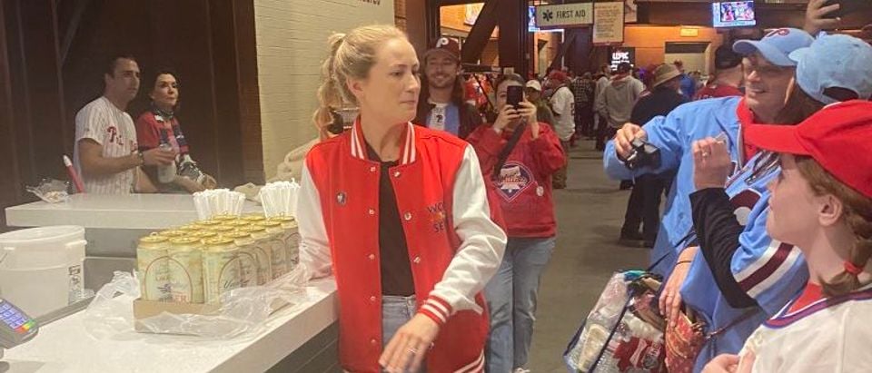 Rhys Hoskins' wife Jayme bought 100 beers for Phillies fans