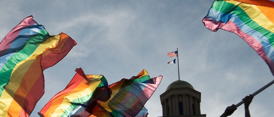 Iowa Supreme Court Unanimously Approves Gay Marriages