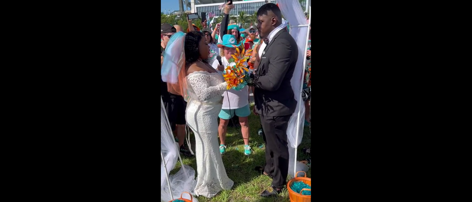 Before the Nov. 13 Miami Dolphins 39-17 win over the Cleveland Browns, a Dolphins bride and groom would get together outside of Hard Rock Stadium for a Miami-themed wedding, with Dolphins fans partaking in the festivities. [Twitter/Screenshot/Public — User: @ian693]