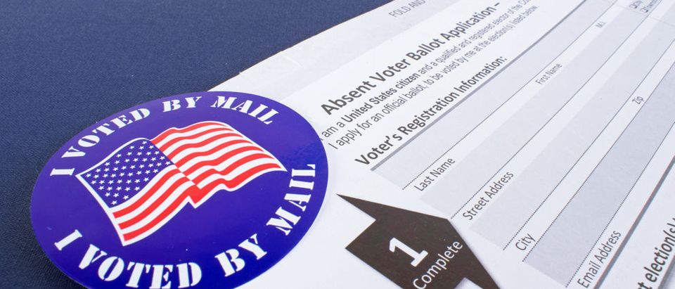 Absent votre ballot application [Shutterstock Linda Parton]
