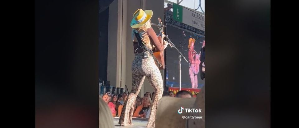 Real Or Fake? Internet Blows Up Over Country Singer's 'Fat Butt