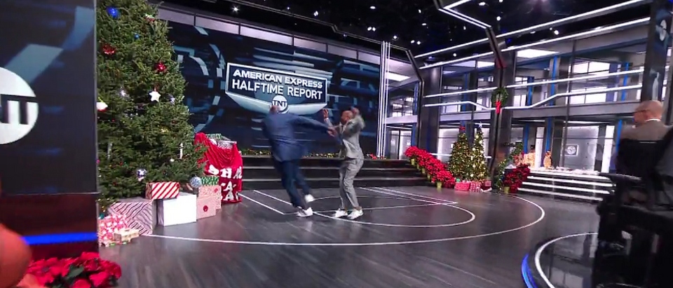 Shaquille ONeal launched into Christmas Tree by Kenny Smith, Twitter, NBA on TNT