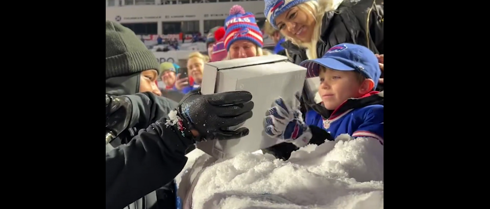 Stefon Diggs wearing the Dior x Air Jordan 1 Low and the Bills