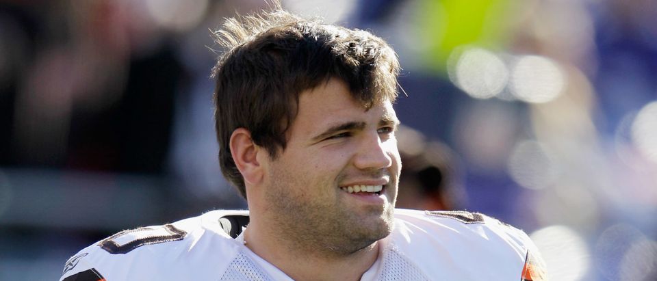 Ex-NFL player Peyton Hillis in ICU after saving his kids from drowning –  reports, Cleveland Browns