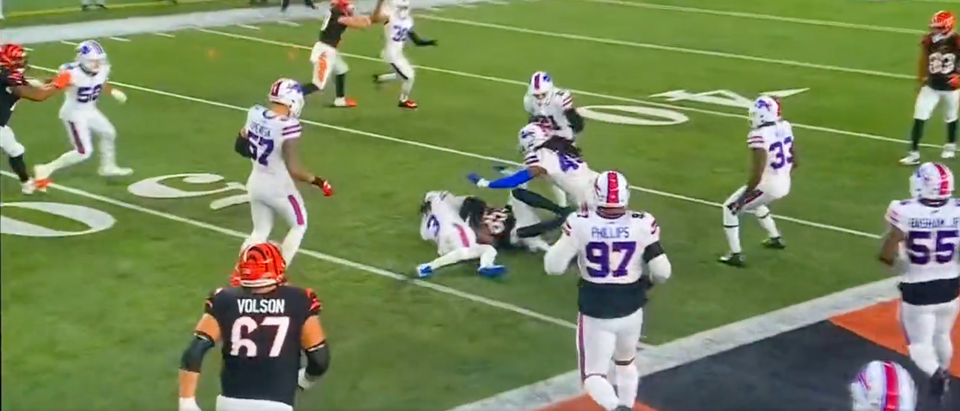 BREAKING: Buffalo Bills safety Damar Hamlin collapsed on the field - Will this be the tipping point?  Screen-Shot-2023-01-02-at-6.54.23-PM-e1672714508557