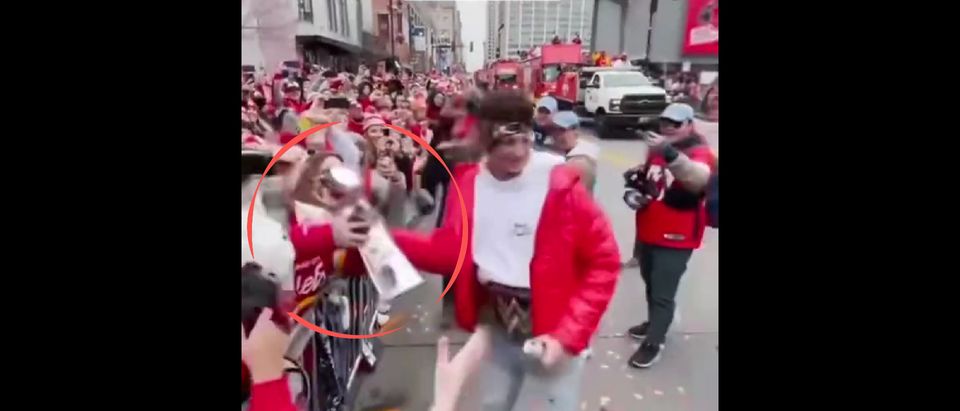 Chiefs Super Bowl parade 2023 takeaways: Patrick Mahomes leaves Lombardi  Trophy with Kansas City fan 