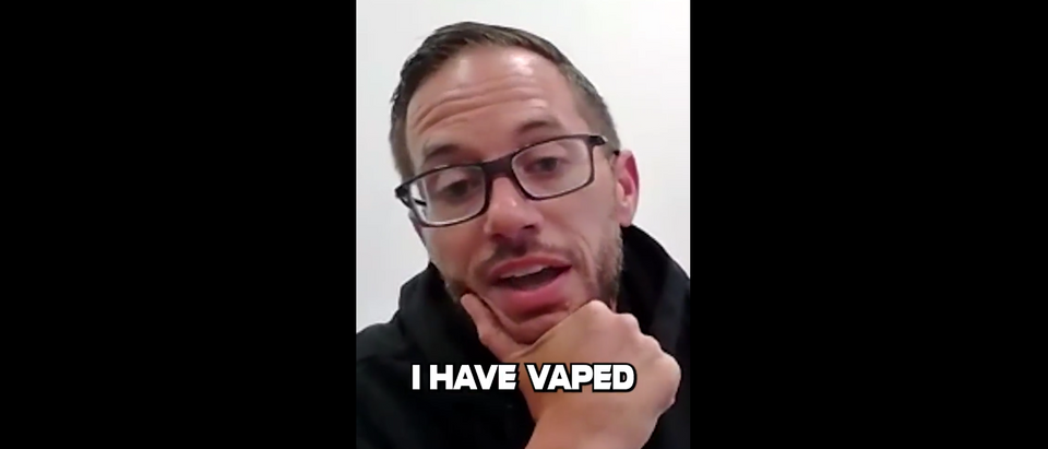 Mike McDaniel addresses sideline vaping rumors in hilarious fashion