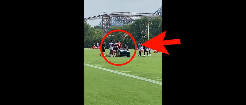 Bengals QB Joe Burrow carted off field after suffering calf injury at  practice