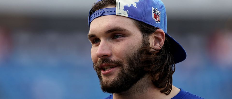 Giants tight end Tommy Sweeney collapses from 'medical event,' in