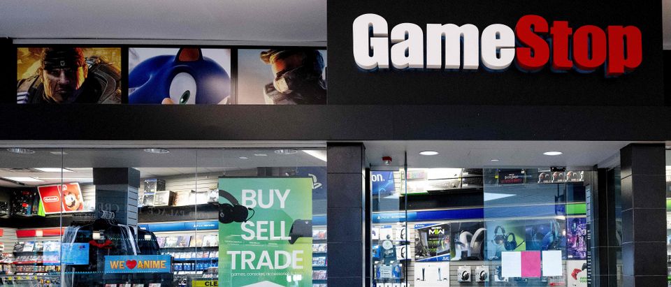 Ex-Marine GameStop Manager Allegedly Shoots Suspected Shoplifter Dead ...