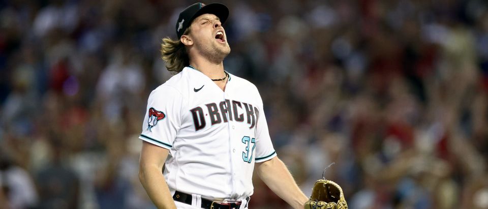 Diamondbacks complete upset, sweep Dodgers to advance to first