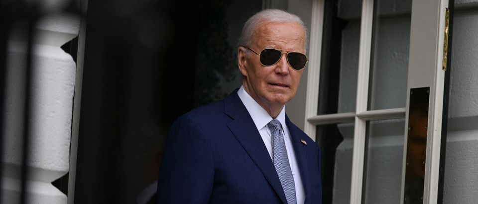 ‘Extremely Alarmed’: Strategists Break Down Major Red Flag For Democrats In Latest Polling