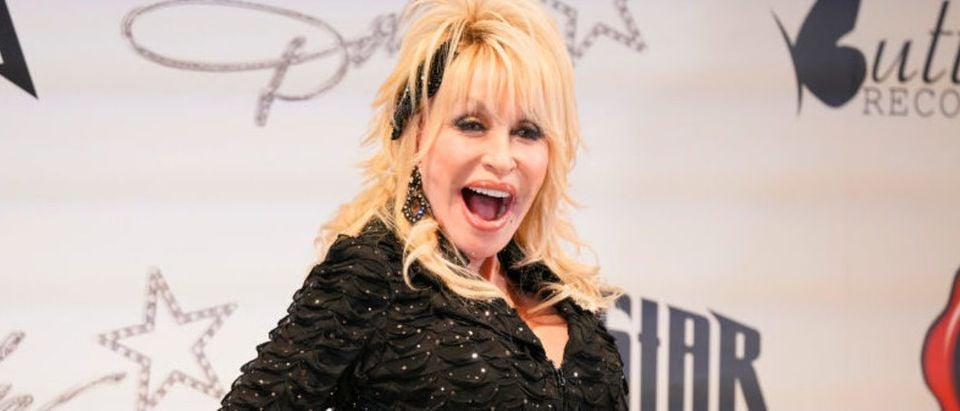 Dolly Parton Finds Out She’s Related To One Of World’s Biggest Pop Stars