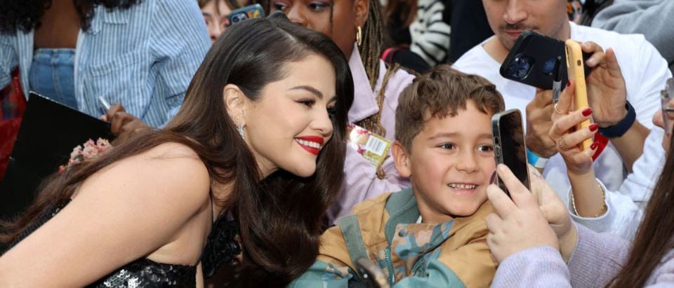 Bizarre Video Shows Selena Gomez Trying To Inspire Kids While Simultaneously Telling Critics To ‘Fuck Off’